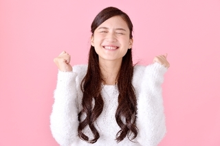 喜ぶ女子